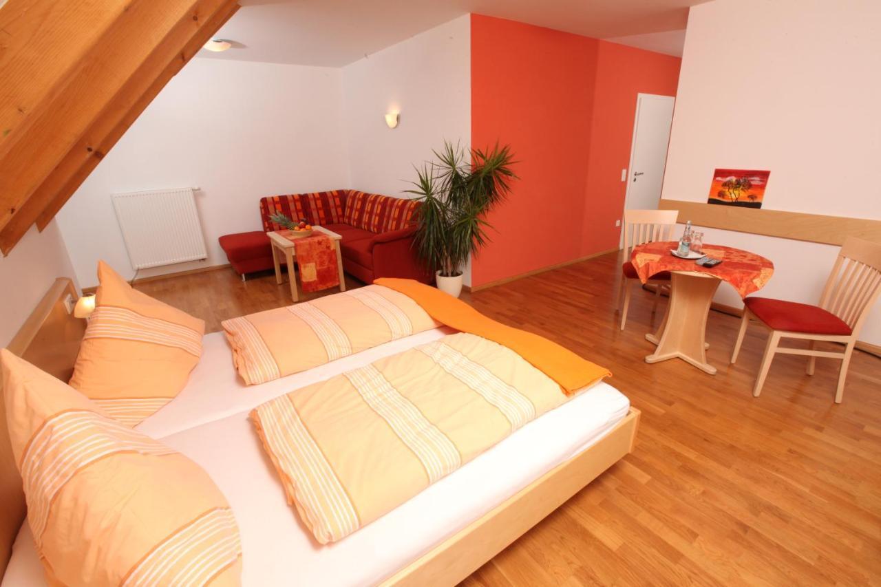 Gasthof-Pension Brauner Hirsch In Alfeld - Mittelfranken Eksteriør billede