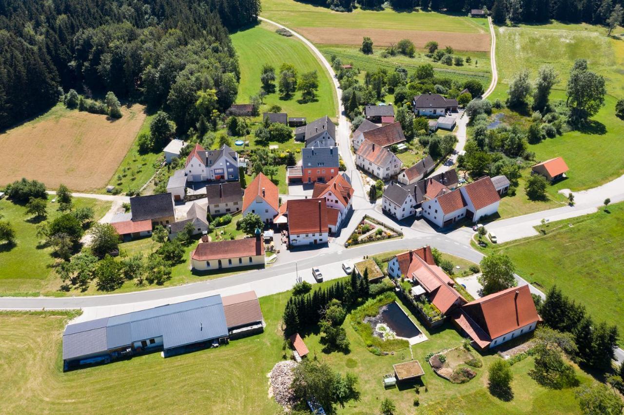 Gasthof-Pension Brauner Hirsch In Alfeld - Mittelfranken Eksteriør billede