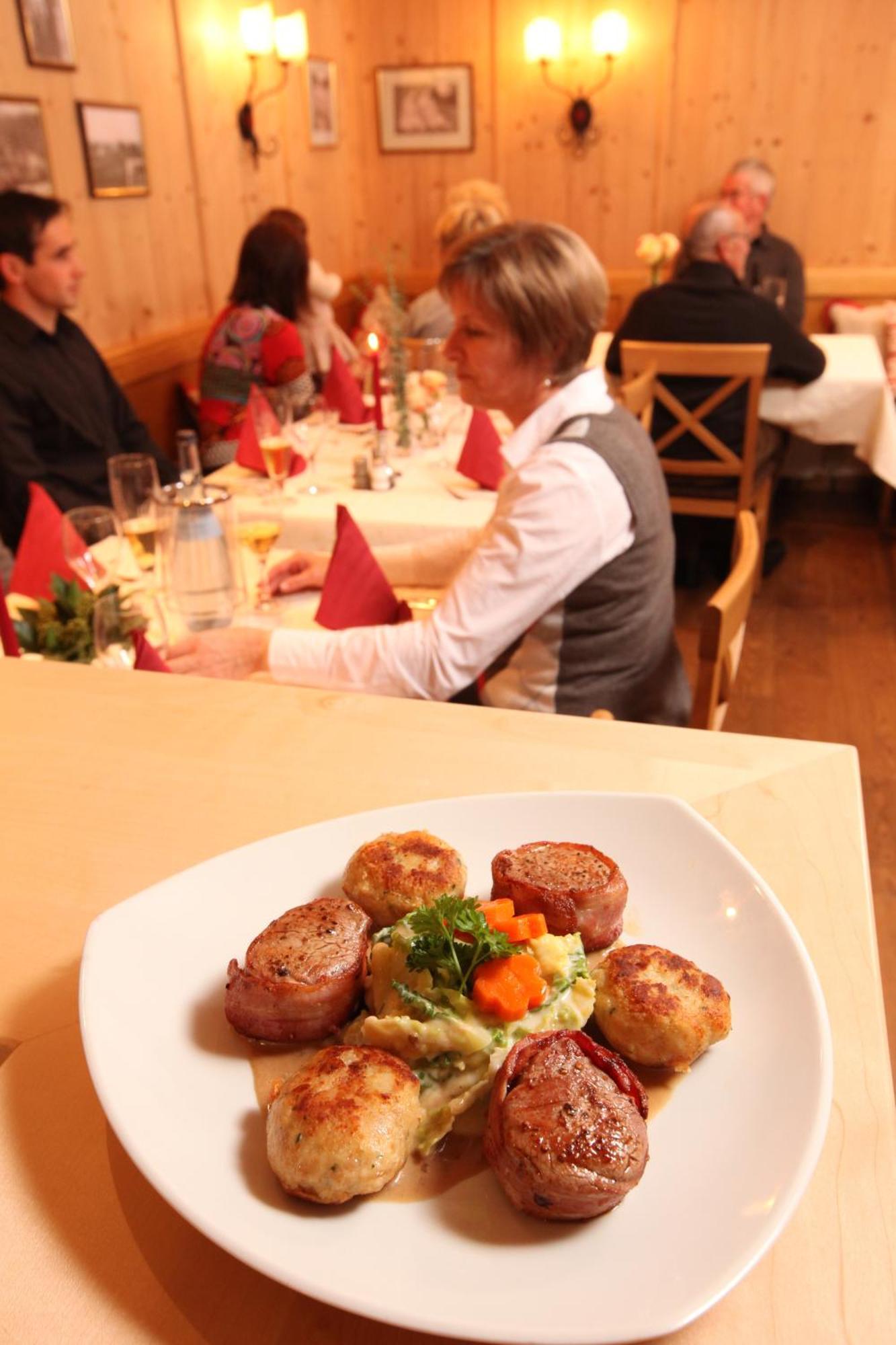 Gasthof-Pension Brauner Hirsch In Alfeld - Mittelfranken Eksteriør billede